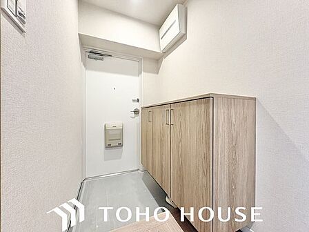 玄関はお家の顔としてすっきりとした素敵な空間に。印象のよい玄関は爽やかな住まいへの入り口です。