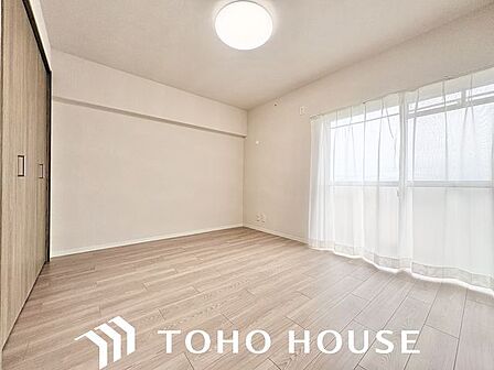 一日の疲れをいやしてくれる主寝室。時を忘れて過ごす場所として過ごせるお部屋。