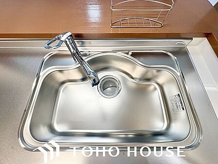 調理器具や食器類もゆったり洗えるシンクが嬉しいですね。