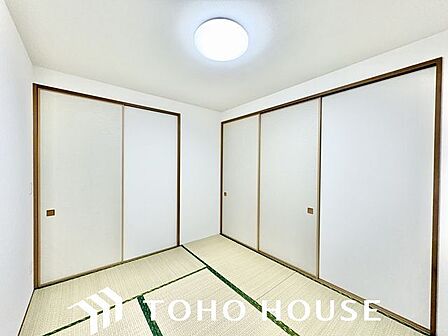 和室は心落ち着く空間。家族団らんや来客時の客間等々、多目的に活用出来る便利なスペースです。