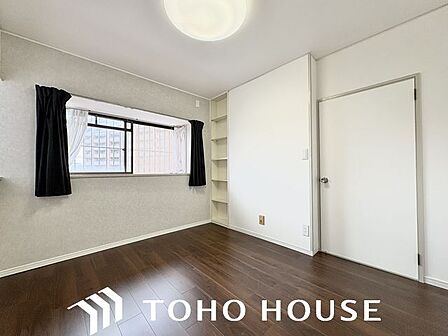 住まう方自身でカスタマイズして頂けるように「シンプル」にデザインされた室内。