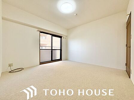 一日の疲れをいやしてくれる主寝室。時を忘れて過ごす場所として過ごせるお部屋。