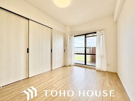 一日の疲れをいやしてくれる主寝室。時を忘れて過ごす場所として過ごせるお部屋。