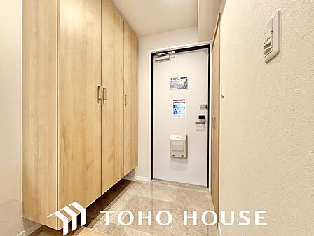 玄関はお家の顔としてすっきりとした素敵な空間に。印象のよい玄関は爽やかな住まいへの入り口です。