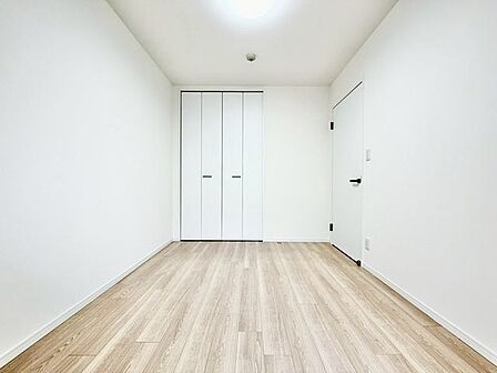 大切なプライベート空間は趣味・感性で個性的に飾って頂けるようシンプルに仕上げてあります。