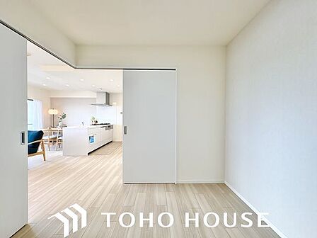 一日の疲れをいやしてくれる主寝室。時を忘れて過ごす場所として過ごせるお部屋。