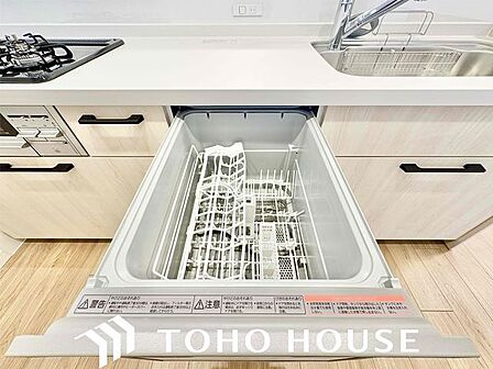 食器を洗っている間にお掃除など、様々なシーンで家事の時短に役立つビルトイン食洗機。