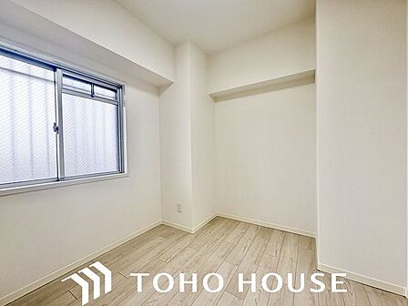 住まう方自身でカスタマイズして頂けるように「シンプル」にデザインされた室内。