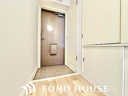 玄関はお家の顔としてすっきりとした素敵な空間に。印象のよい玄関は爽やかな住まいへの入り口です。
