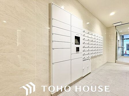 お仕事やお出かけで荷物が受け取れない時も大変便利な宅配ボックス完備。