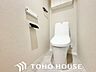 トイレ：毎日使う場所だからこそ、使い勝手を考慮しました。白を基調に、飽きのこない空間に。