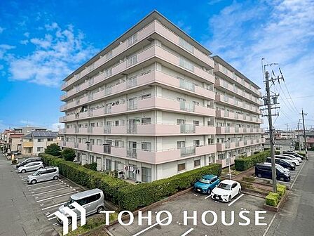 住まいは明日へのエネルギーを養うオアシスだとすれば、元気のでる存在でなければなりません。（空の加工を生成AIで行っています。）
