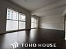 室内：ここにはみんなが集い、食事と楽しい会話が始まる。そんな優しい空間です。