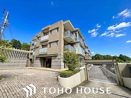 流行に左右されず、将来にわたって価値が継続する「上質」な佇まい。(空の加工を生成AIで行っています。)