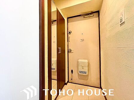 玄関はお家の顔としてすっきりとした素敵な空間に。印象のよい玄関は爽やかな住まいへの入り口です。
