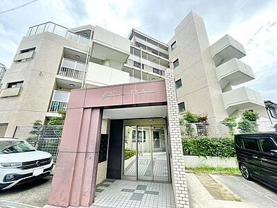 外観:優雅な立ち姿のお住まいは多様なライフスタイルをサポートし、上質な時間をお過ごしいただけます。 外観:優雅な立ち姿のお住まいは多様なライフスタイルをサポートし、上質な時間をお過ごしいただけます。