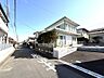 その他：南東側からのアングルで、2階部分への陽当たりも確認できる外観です。周囲は空地や低層住宅のため視界が遮られず、開放感たっぷり。前面道路は幅員約5mあり、お車の出し入れもスムーズです。