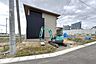 外観：（現地写真）前面道路広く開放的！