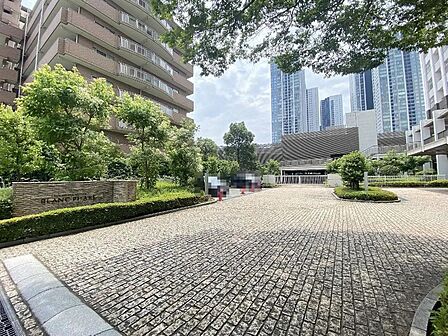 車寄せ・来客用駐車場