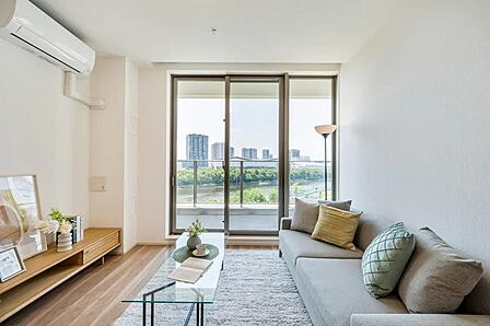 リビング　お部屋から東雲運河の潤いを堪能頂けます。