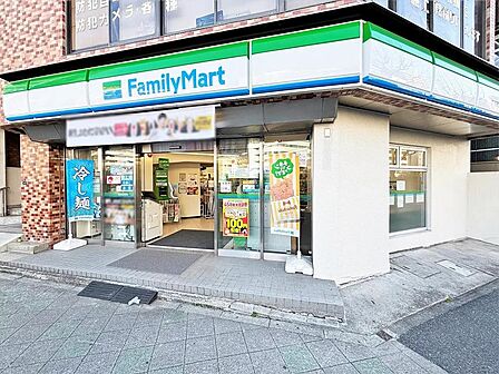 ファミリーマート新富町駅前店まで約500m
