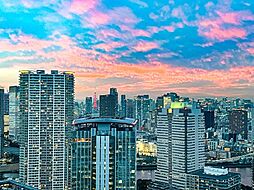 西向きバルコニーからの眺望。夕刻時（眺望は天候による）