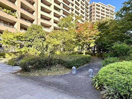 花と緑のプロムナード(マンション中庭)