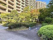 花と緑のプロムナード（マンション中庭）