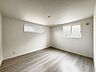 洋室：採光もあり明るいお部屋です。