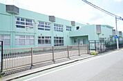 厚木市立厚木第二小学校（902m）