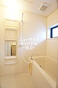 一日の疲れを癒すバスルームは追い焚き機能付き☆