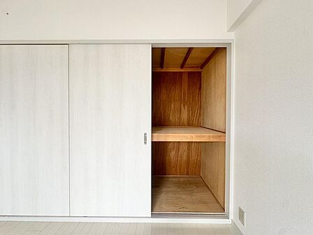 北側６帖のお部屋の収納です♪冬にしか使わない毛布やお布団、季節の洋服も綺麗に整頓していただけます☆