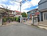 外観：前面道路を含めた現地写真です。