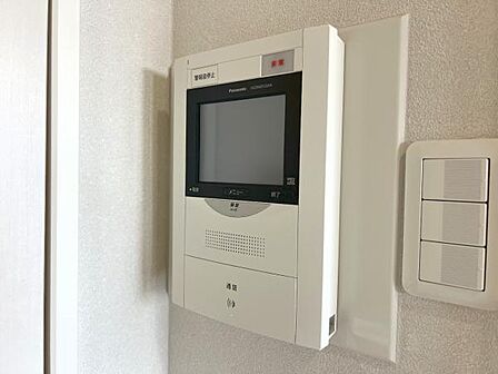 訪問者を確認できるTVモニター付きインターフォンです。