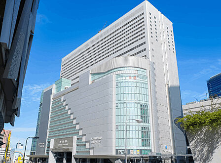 ショッピング施設「大丸梅田店まで2082m」