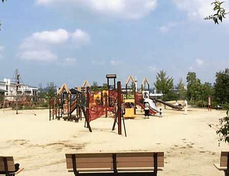 公園「新駅4号公園まで2113m」