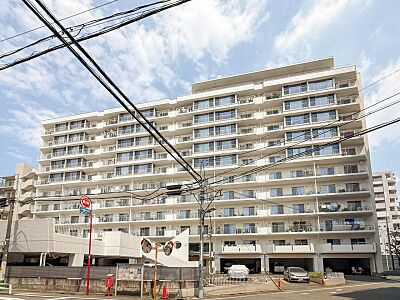 外観:落ち着いた色合いで、周囲の街並みに馴染む外観です。 外観:落ち着いた色合いで、周囲の街並みに馴染む外観です。