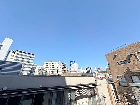 ホット一息つきたいときに望むこの眺望。リラックスできる空間になりますね!