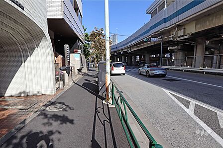 敷地南東側の前面道路