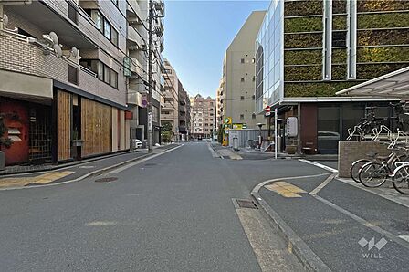敷地東側の前面道路