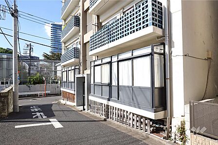 敷地南側の前面道路