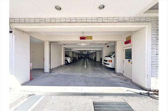物件の駐車スペ...