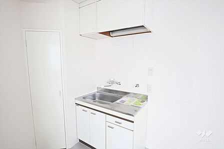 収納も十分あるので、すっきり片付いたキッチンで快適にお料理を楽しんでいただけます。