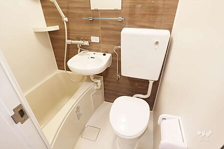ユニットバス。2024年6月新調済みです。お掃除もしやすいコンパクトなユニットバスです。