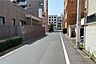 その他：敷地の北側前面道路（東側から）