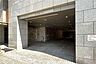 駐車場：駐車場の出入り口