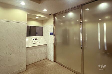 エントランスはオートロック付きです。