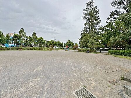 六実第二公園 徒歩4分。 330m