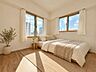 子供部屋：「二面採光・通風良好◎」居室に窓が2ヶ所あるので、明るさの確保と、風の通り道ができることで換気のしやすいお家になっています。(画像内の家電・家具はCGです。本物件には付帯されません。)
