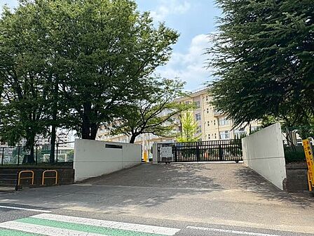 松戸市立小金中学校 徒歩8分。 640m